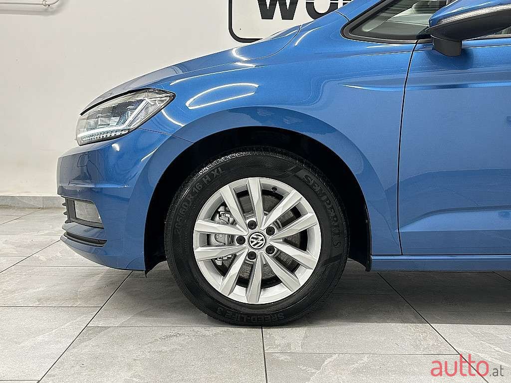 2019' Volkswagen Touran photo #5