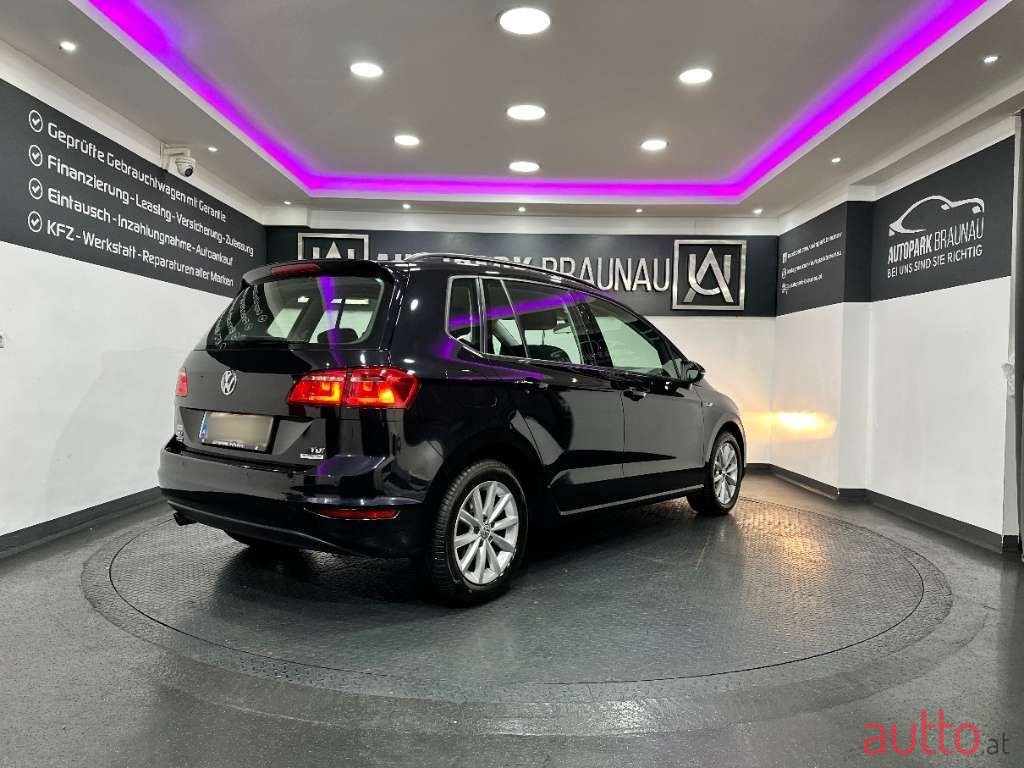 2015' Volkswagen Golf photo #6