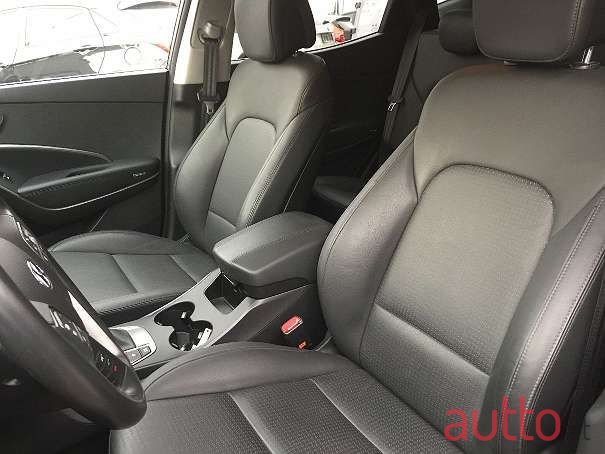 2015' Hyundai Santa Fe photo #6