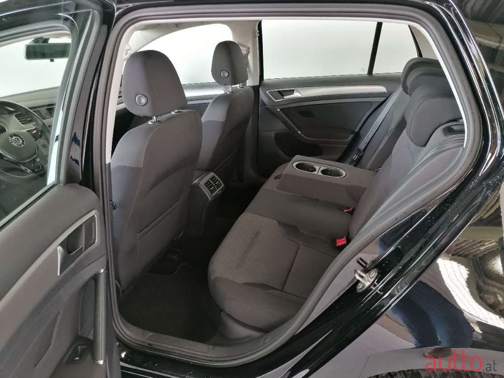 2015' Volkswagen Golf photo #5