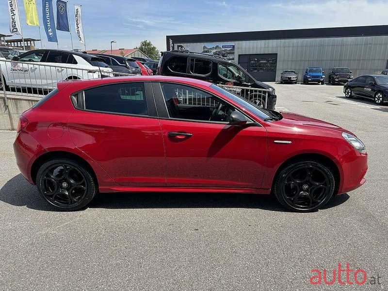 2019' Alfa Romeo Giulietta photo #4