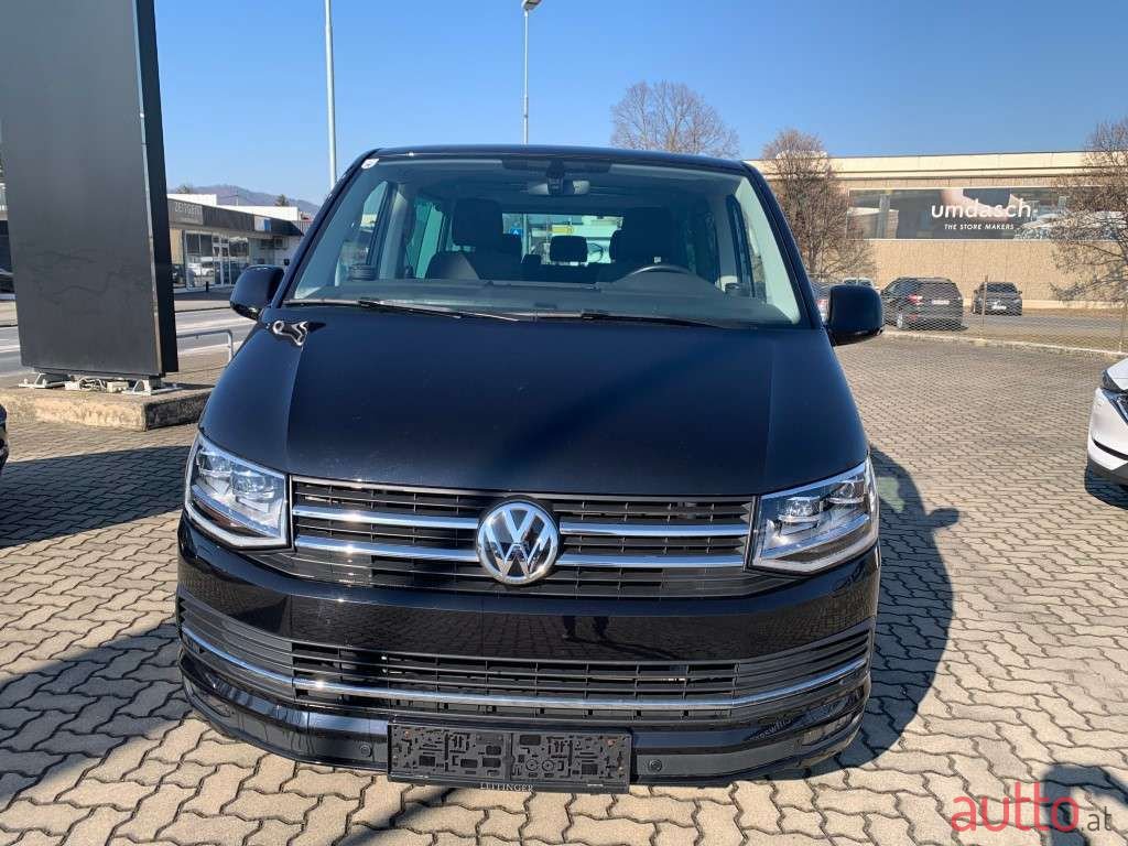 2018' Volkswagen Multivan photo #3