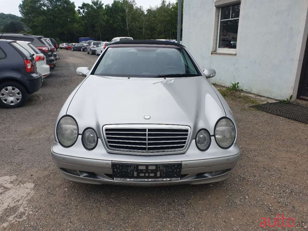 2002' Mercedes-Benz Clk-Klasse photo #1