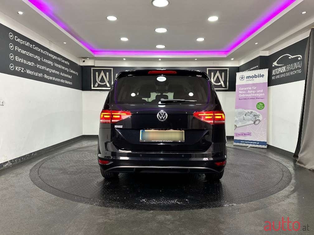 2017' Volkswagen Touran photo #6