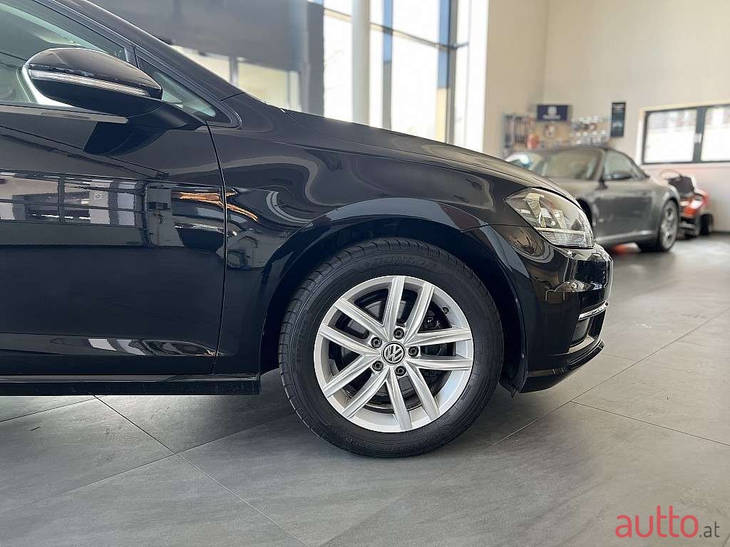 2019' Volkswagen Golf photo #5