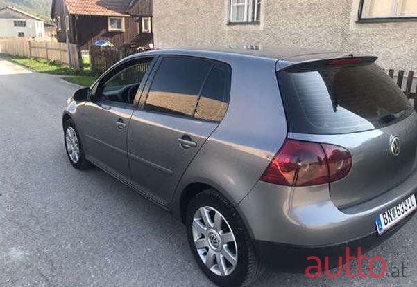 2004' Volkswagen Golf photo #4