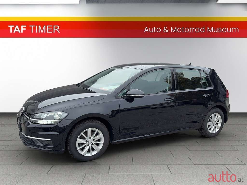 2017' Volkswagen Golf photo #2