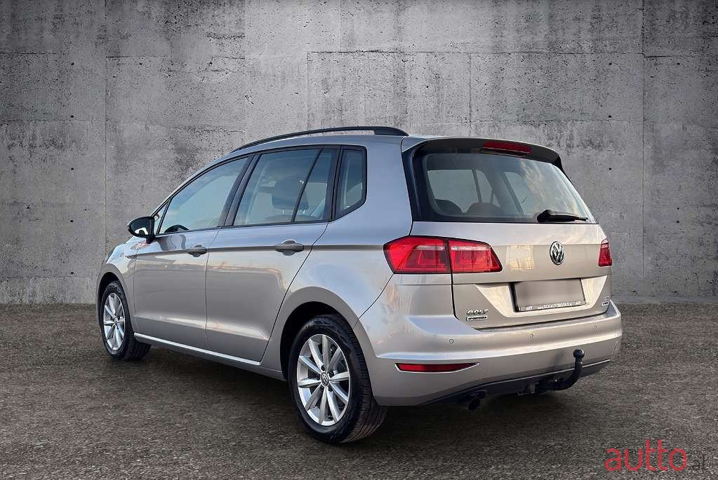 2015' Volkswagen Golf photo #3