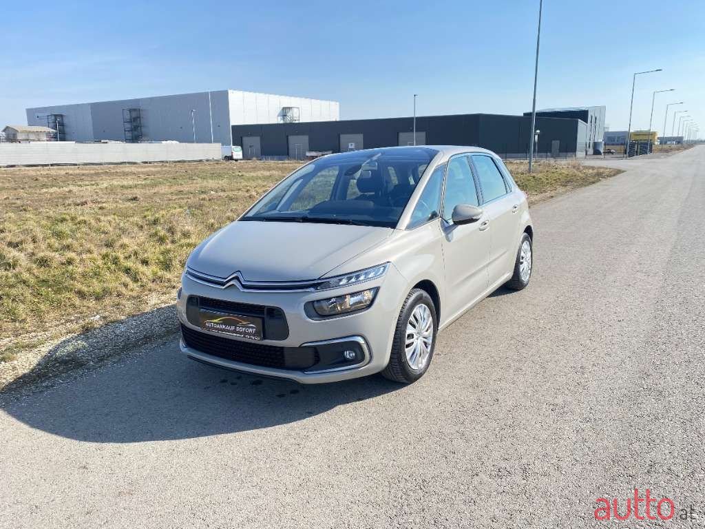 2017' Citroen C4 Picasso photo #4