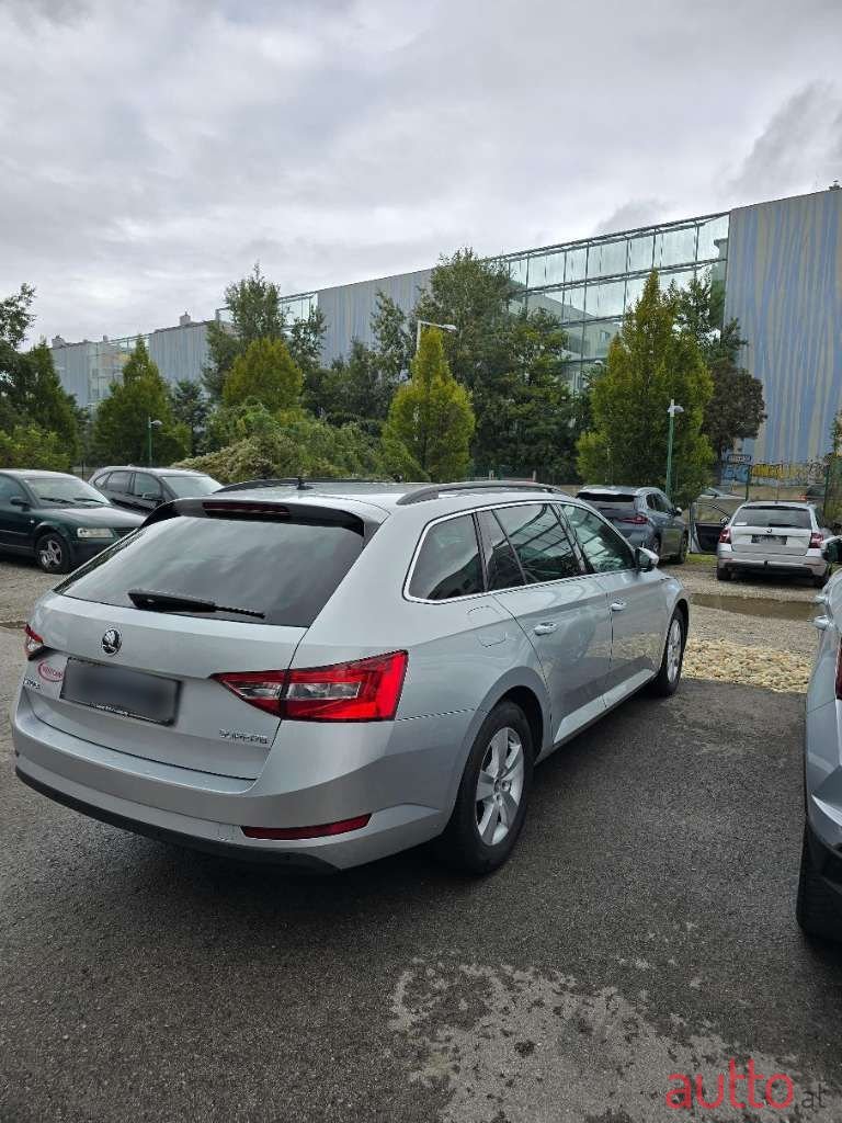 2019' Skoda Superb photo #4