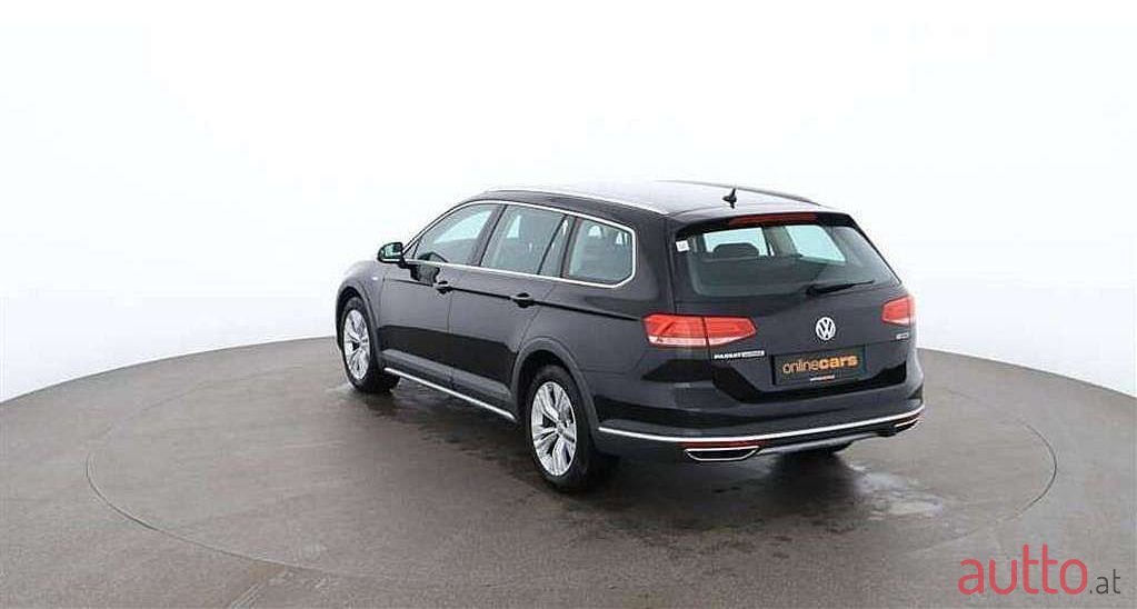 2018' Volkswagen Passat photo #4