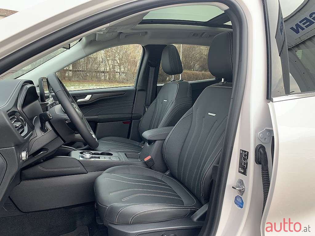 2022' Ford Kuga photo #6