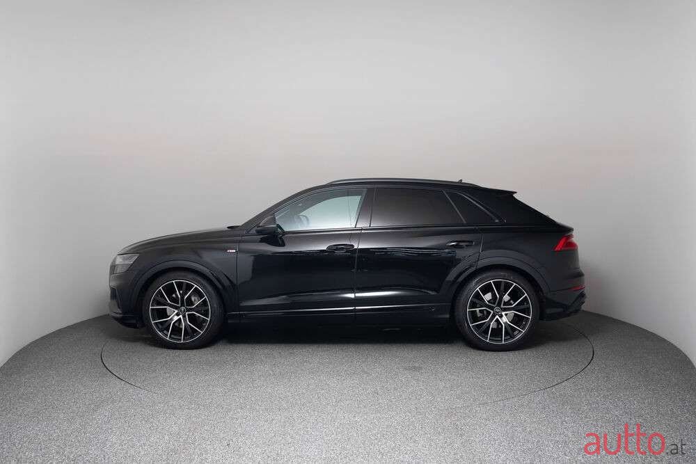 2023' Audi Q8 photo #6