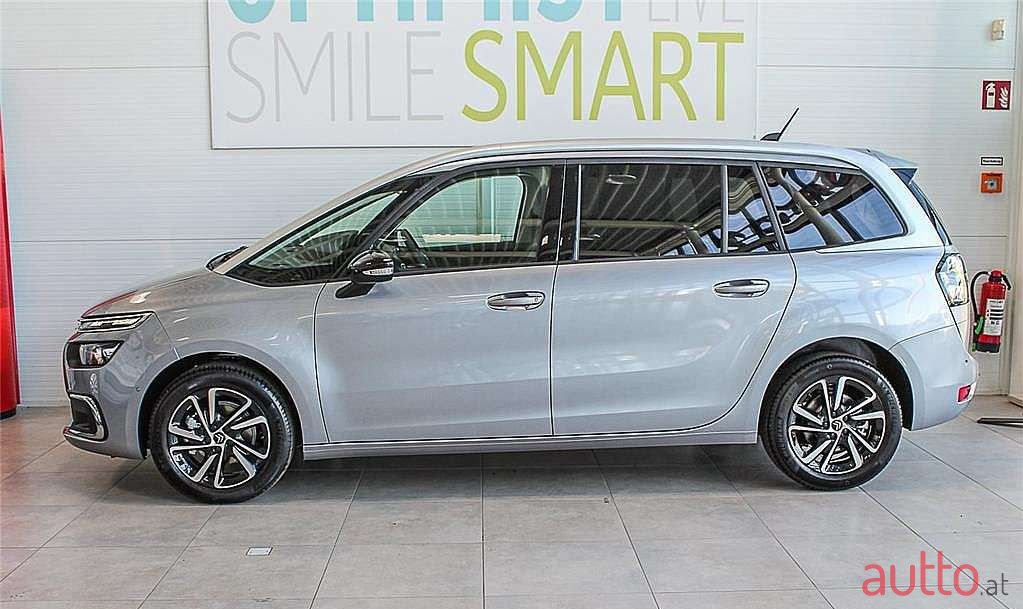 2022' Citroen Grand C4 Spacetourer photo #2