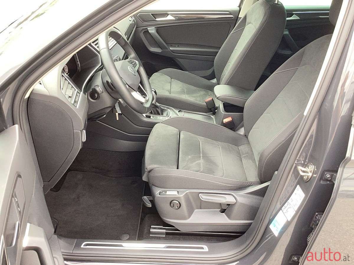 2023' Volkswagen Tiguan photo #6