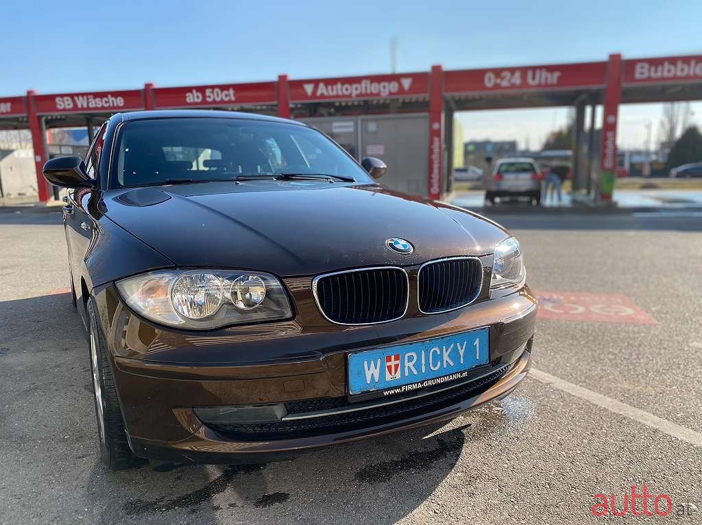 2011' BMW 1Er-Reihe photo #1