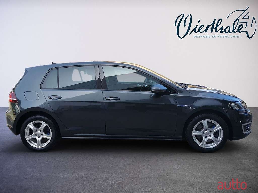 2015' Volkswagen Golf photo #3