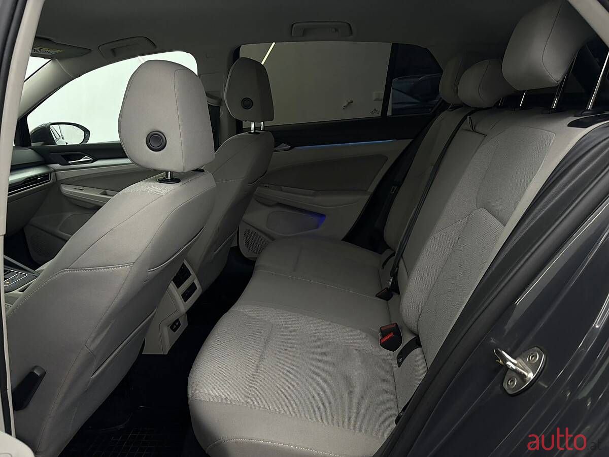 2022' Volkswagen Golf photo #5