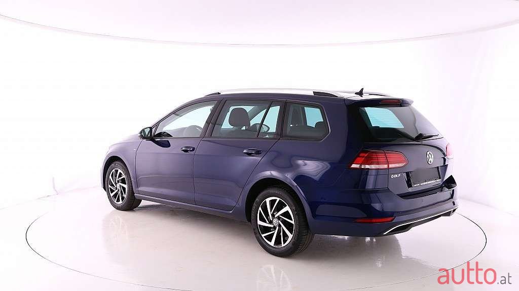 2018' Volkswagen Golf photo #3