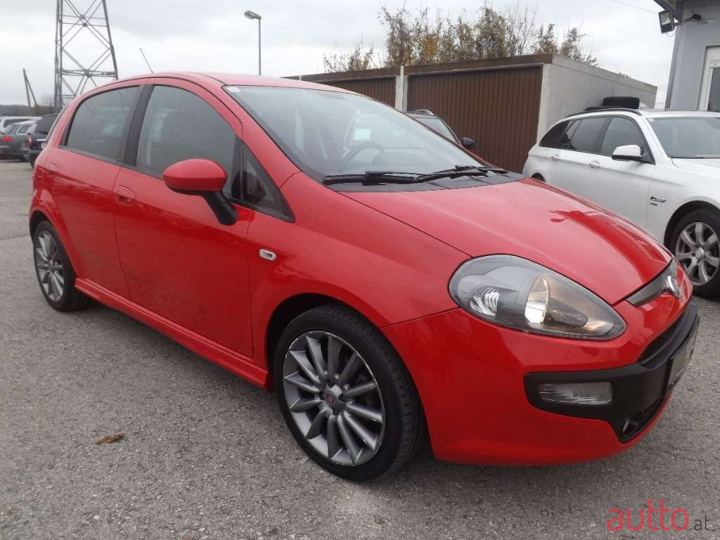 2011' Fiat Punto photo #1