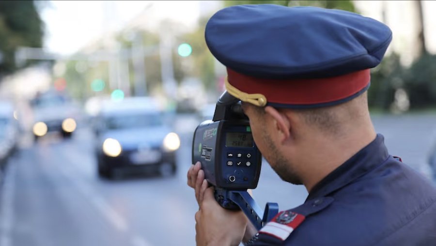 Über 1000 Mitglieder: Polizist verriet auf WhatsApp, wo Blitzer stehen