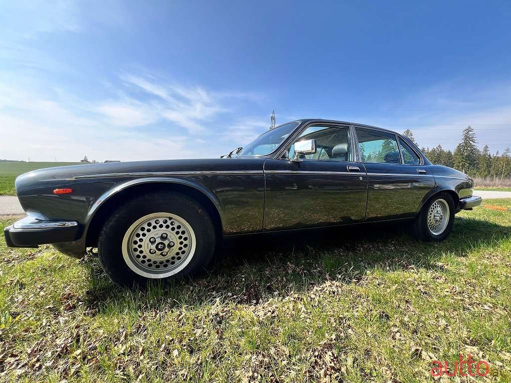1990' Jaguar XJ photo #3