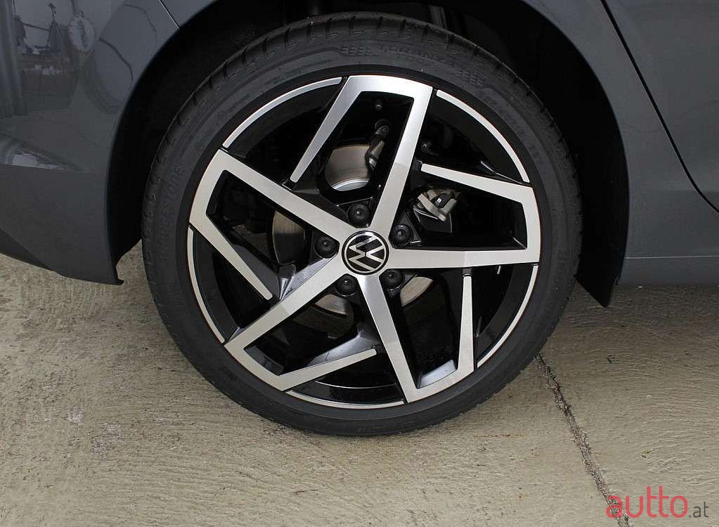 2023' Volkswagen Golf photo #4