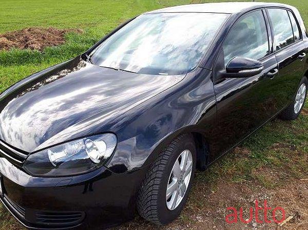 2010' Volkswagen Golf photo #1