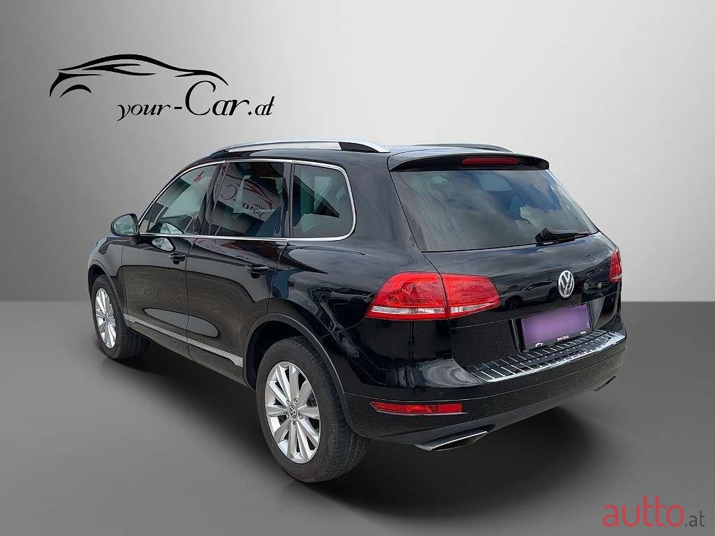 2012' Volkswagen Touareg photo #4