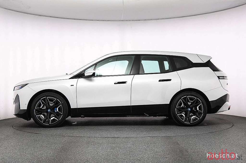 2023' BMW iX photo #3