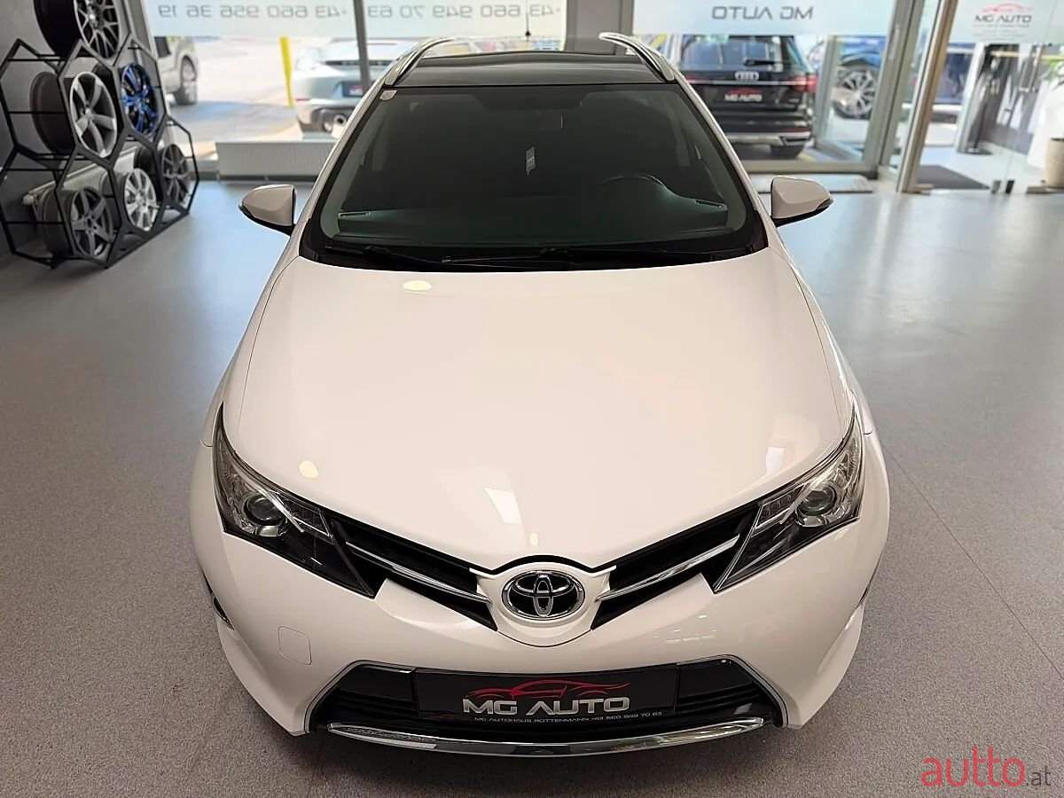 2014' Toyota Auris photo #4