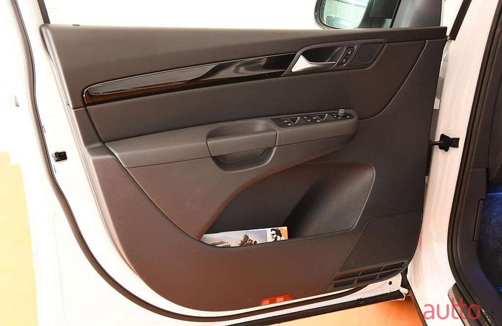 2022' SEAT Alhambra photo #5