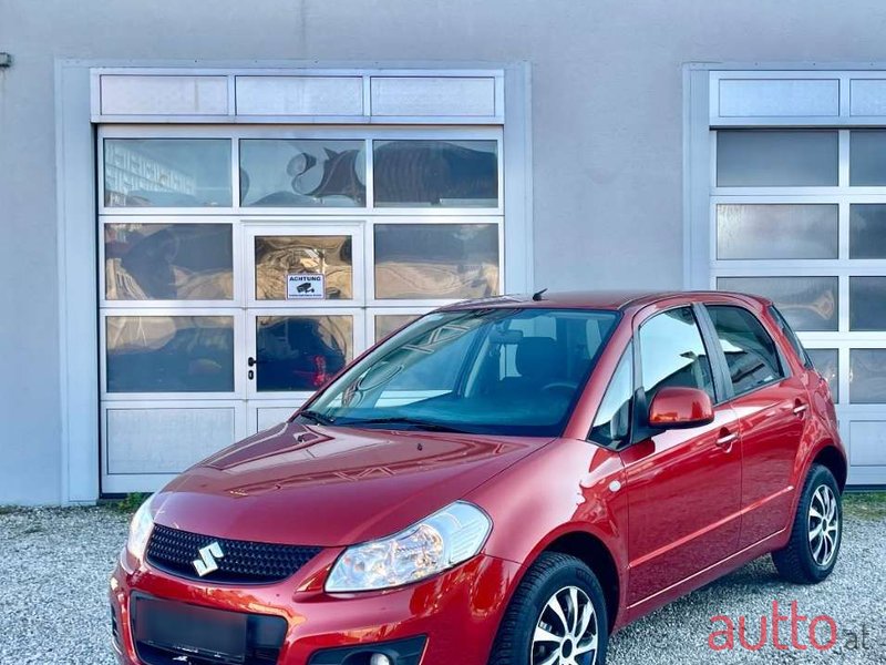 2012' Suzuki SX4 photo #1