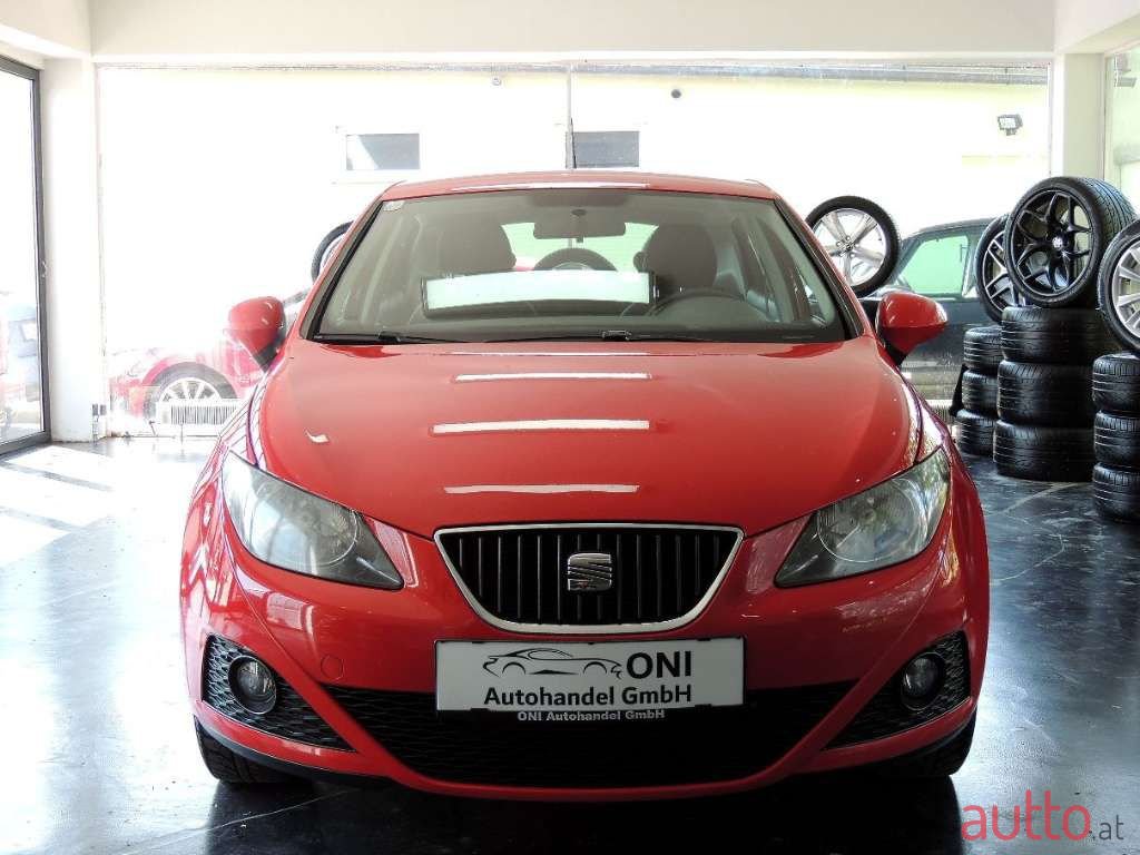 2011' SEAT Ibiza photo #2