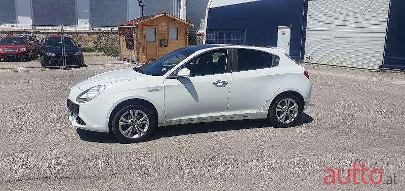 2010' Alfa Romeo Giulietta photo #3