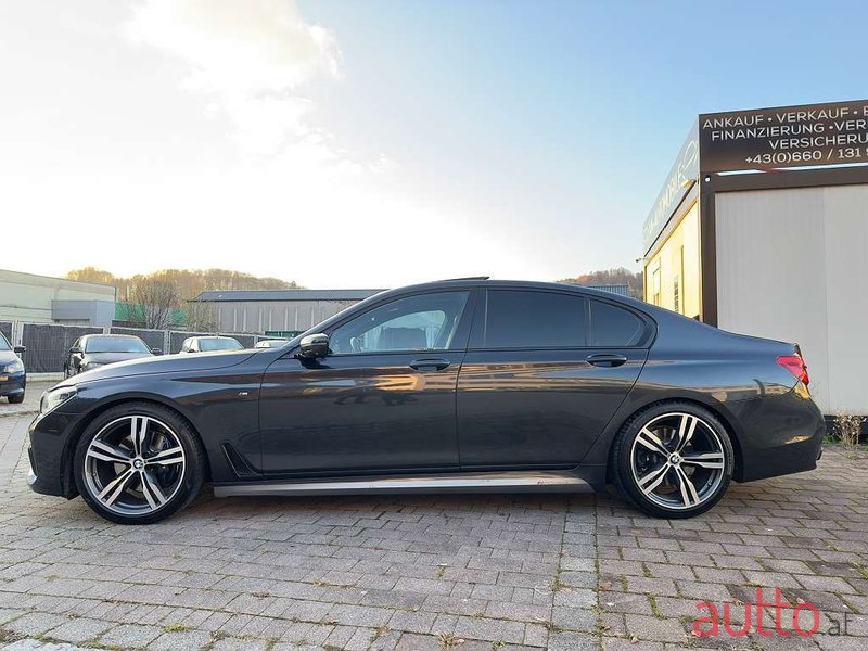 2015' BMW 7Er-Reihe photo #2