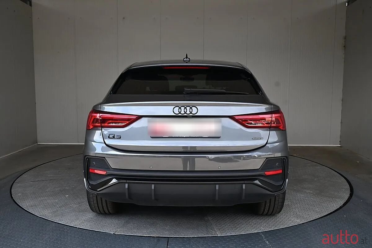 2022' Audi Q3 photo #4
