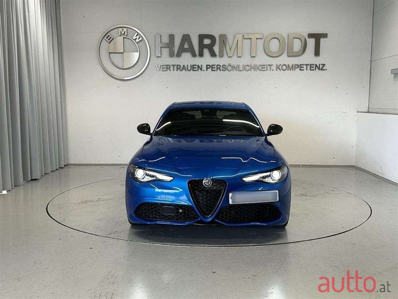 2022' Alfa Romeo Giulia photo #5