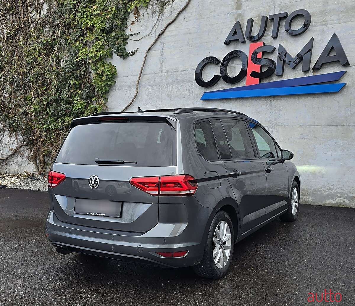 2018' Volkswagen Touran photo #6