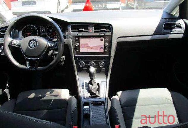 2018' Volkswagen Golf photo #3