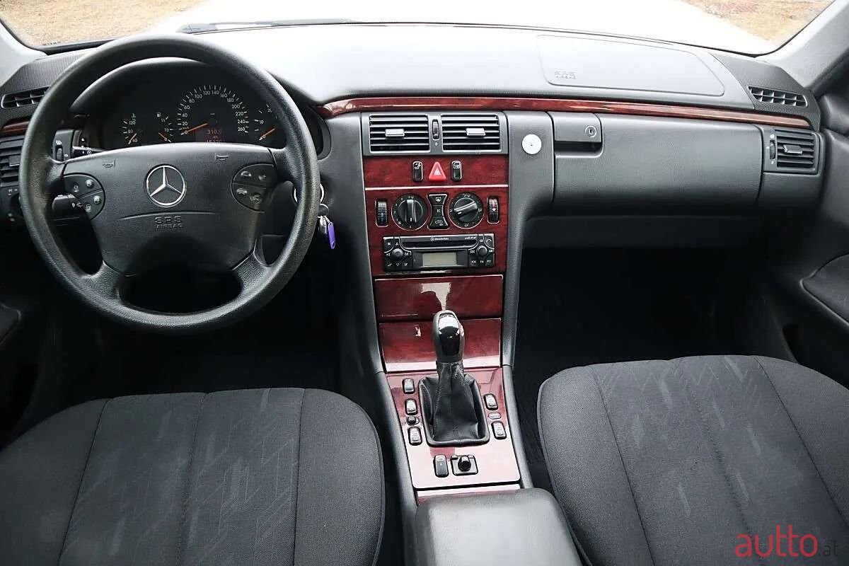 2001' Mercedes-Benz E-Klasse photo #5