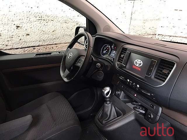 2020' Toyota Proace photo #6