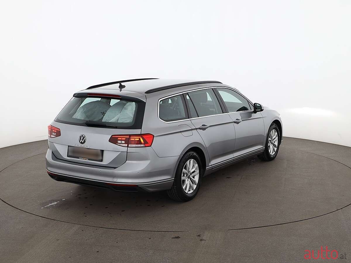 2022' Volkswagen Passat photo #2