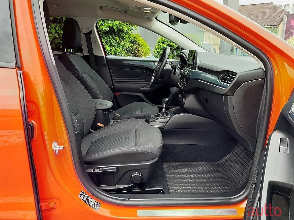 2020' Ford Focus photo #5