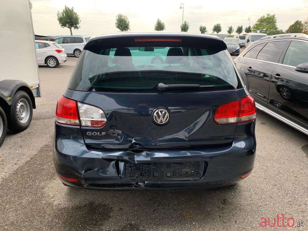 2011' Volkswagen Golf photo #5