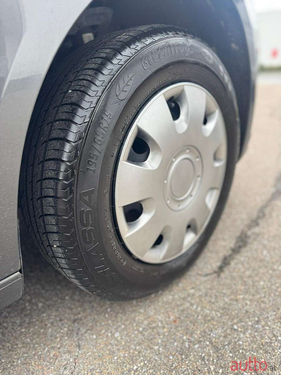 2014' Volkswagen Touran photo #5