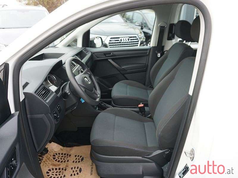 2017' Volkswagen Caddy photo #5