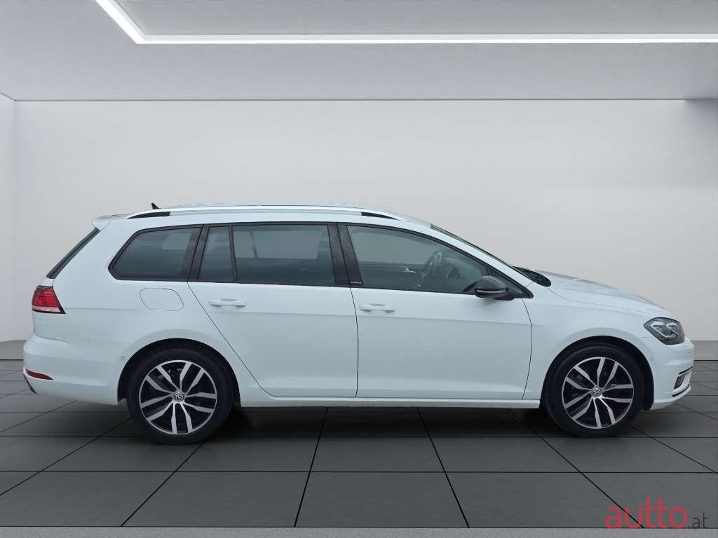2019' Volkswagen Golf photo #2