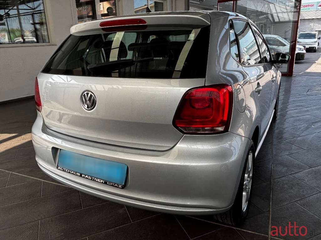 2011' Volkswagen Polo photo #2