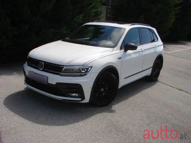 2020' Volkswagen Tiguan photo #1